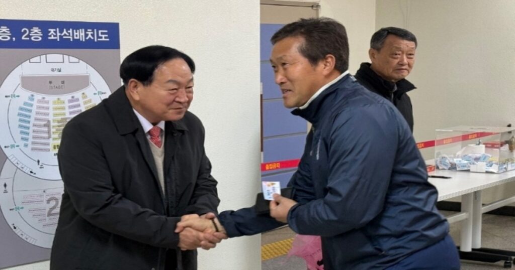 한기호 국회의원(왼쪽)